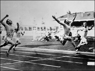 Topsporters die al op een betrekkelijk jonge leeftijd hun persoonlijke records vestigen, overlijden jaren eerder dan topsporters die pas op latere leeftijd pieken. Dat schrijven Leidse longevity-onderzoekers in Aging.